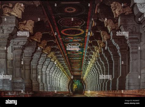 23-Jan-2017-Corridors of Ramanathaswamy temple, Rameswaram Tamil Nadu, India Stock Photo - Alamy