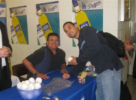 My Autograph Signings: Fernando Valenzuela Liquor Signing