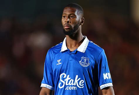 NEWS FLASH: A stellar ace criticizes an Everton player harshly for "lack of