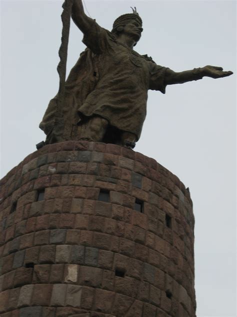 Statue of Atahualpa, Cusco | Edlweiss1 | Flickr