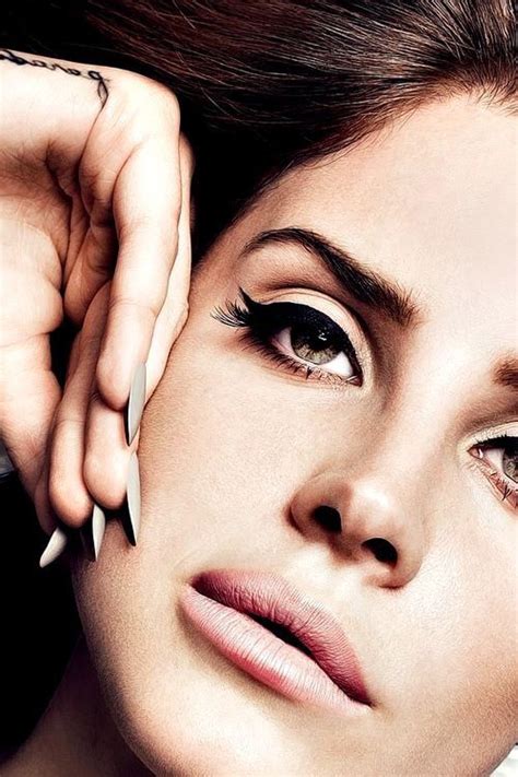 Lana del Rey beautiful | Matte makeup, Natural eyeshadow palette, Perfect cat eye