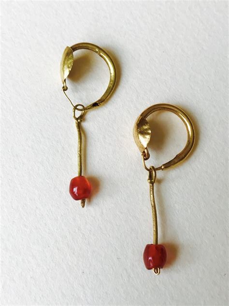 Pair Of Roman Gold Earrings With Carnelian Beads - Brigantia (York) Ltd