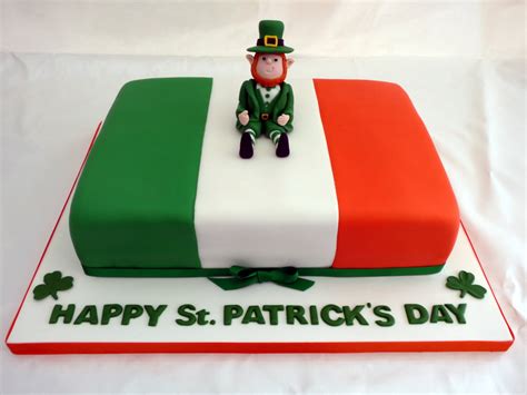 St Patrick’s Day Celebration Cake with Leprechaun Topper | Susie's Cakes