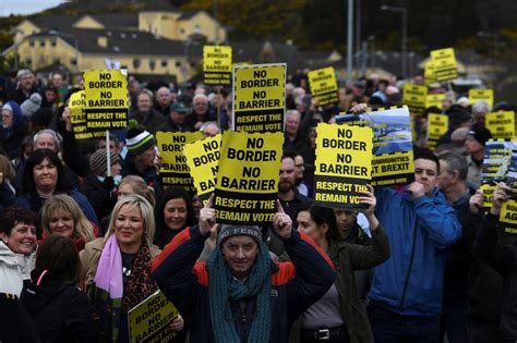 Fearing Brexit, protesters gather along Irish border - Business Insider