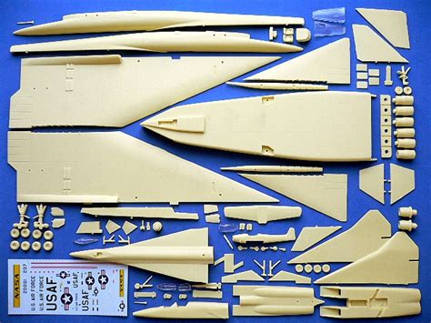 1/144 scale North American XB-70 Valkyrie - Mach-3 strategic bomber