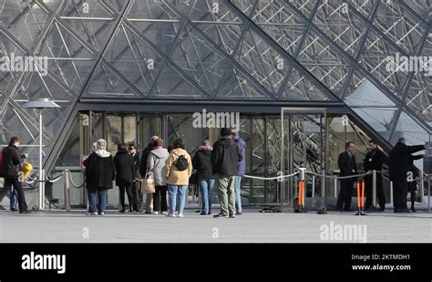 Museum louvre entrance Stock Videos & Footage - HD and 4K Video Clips ...