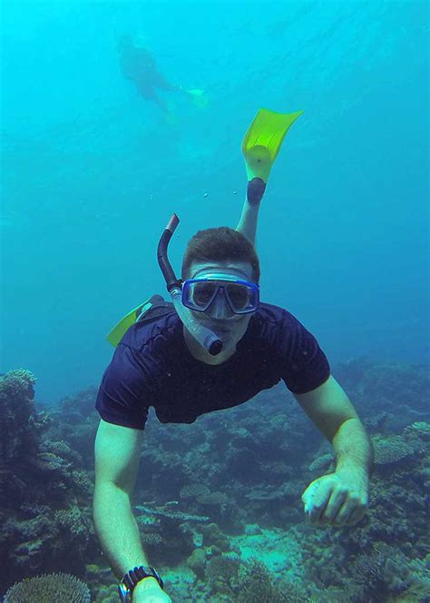 Snorkelling_on_the_House_Reef-Tureloto_Beach-North_Nias | Beachmeter