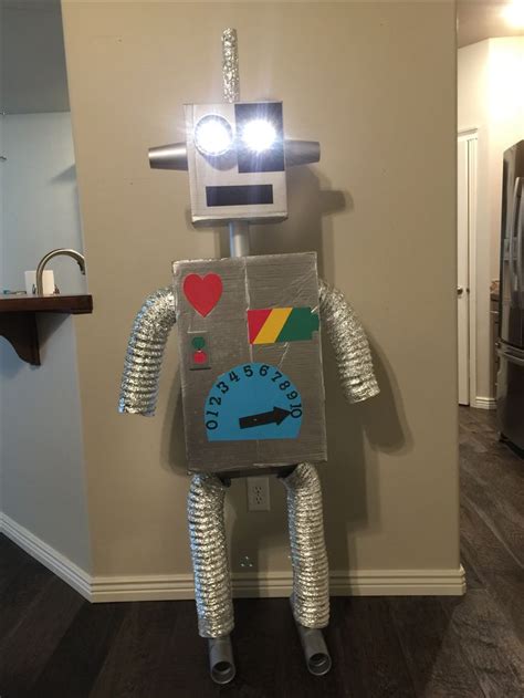 Homemade Robot Www.mamaszest.com | Diy robot, Homemade robot, Robot craft