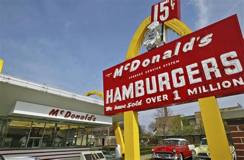 McDonald's to raze Chicago-area museum of 1st restaurant - The Business ...