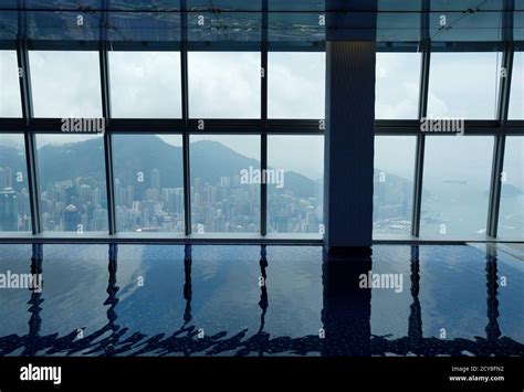 Ritz carlton hong kong pool hi-res stock photography and images - Alamy