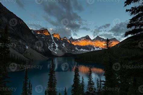 Sunrise at Moraine Lake 1320364 Stock Photo at Vecteezy