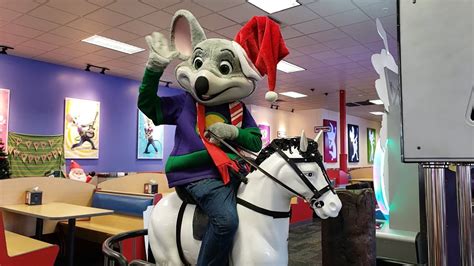 Chuck E Cheese Christmas Ride - YouTube