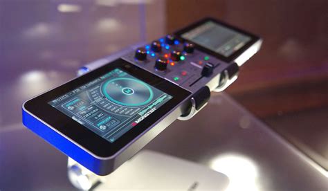 MONSTER GO DJ PORTABLE MIXER DIGITAL TURNTABLE | Muted.