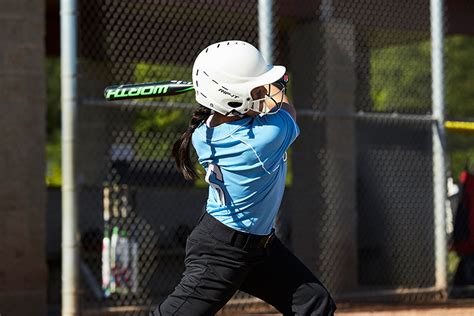 Softball 101: How to Teach Your Child to Swing a Softball Bat