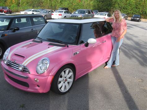 pink mini cooper! OMG!! you dont even know how much i love mini coopers ...