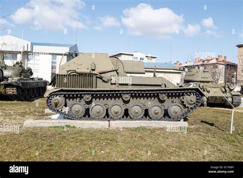 Green military armored tank Stock Photo - Alamy