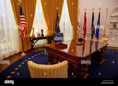 Oval Office Empty Desk Close Up - Simple Work Table