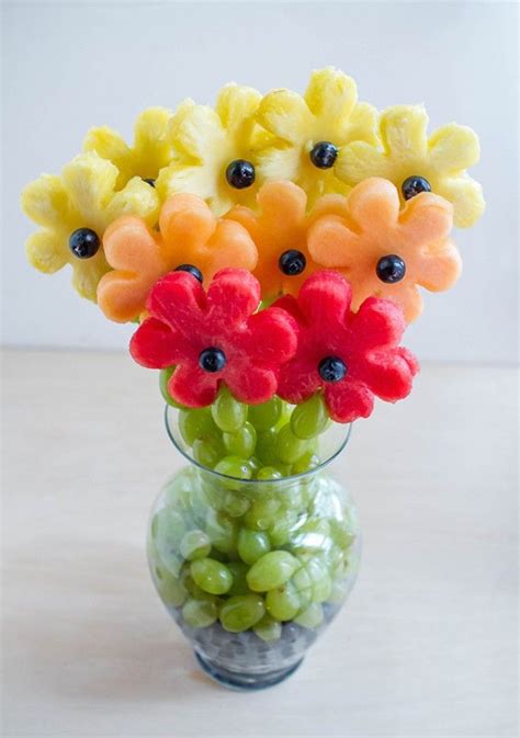 14 Edible Ways to Give Mom Flowers | Fruit creations, Food art, Edible ...