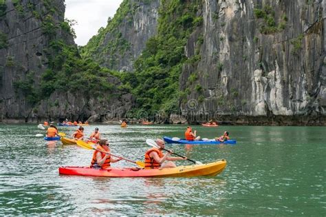 Explore the Stunning Halong Bay in Vietnam