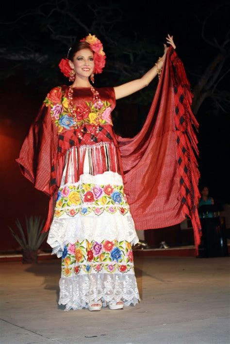 Pin by Adriana Perez on Estylo Mexicano | Traditional mexican dress ...