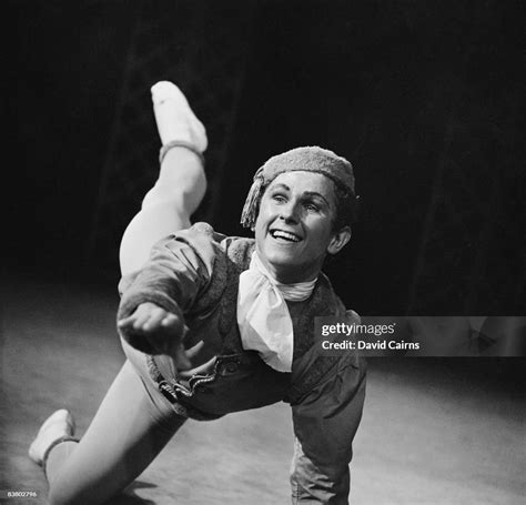 British ballet dancer Wayne Sleep appears as the Blue Boy in ‘Les... News Photo - Getty Images