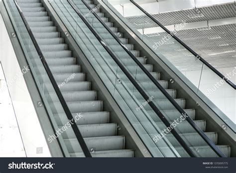 Two Parallel Escalator Closeup Metal Escalators写真素材1370095775 | Shutterstock