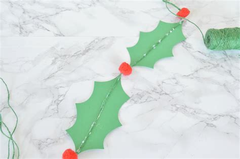 Vikalpah: DIY Holly Garland