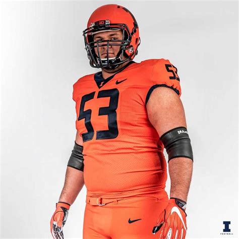 Photos: Check out Illinois's new uniforms