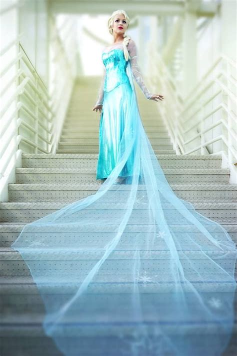 10 Elsa Cosplays | Frozen dress, Disney princess cosplay, Elsa dress