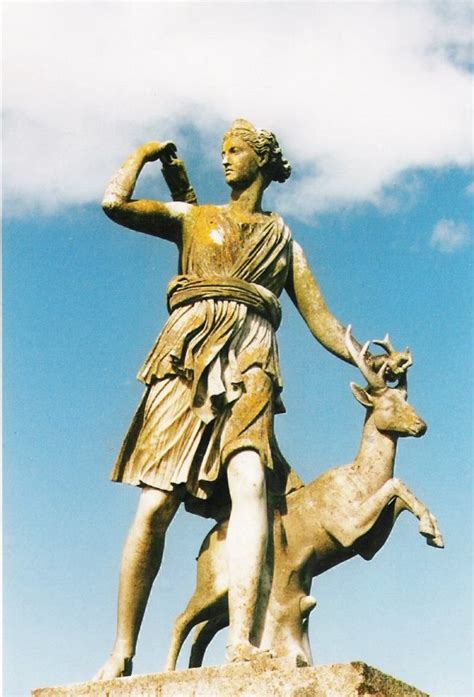 Artemis, Classic Greek goddess of the hunt | Fotos