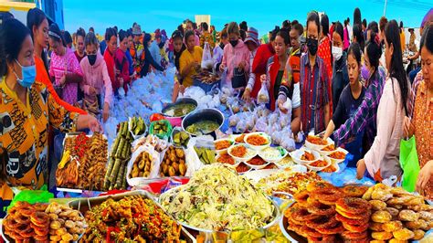 Cheap food breakfast $ 0.50 - $ 0.75 for factory workers - Cambodian Street Food in Countryside ...