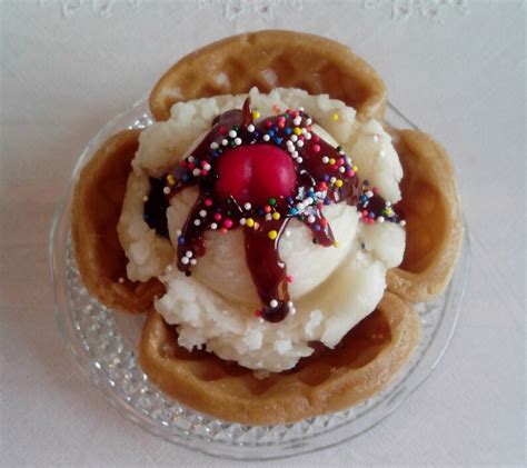 Waffle Cone Sundae Candle © | Etsy