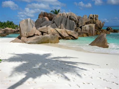 File:Anse Cocos-La Digue-Seychelles.jpg - Wikimedia Commons