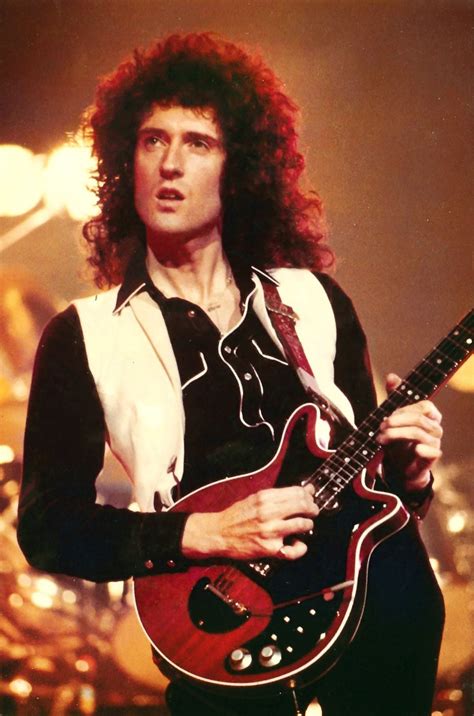 Queen playing guitar : r/queen