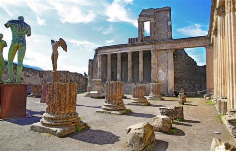 Pompeii or Herculaneum: Which Ancient City is Best?