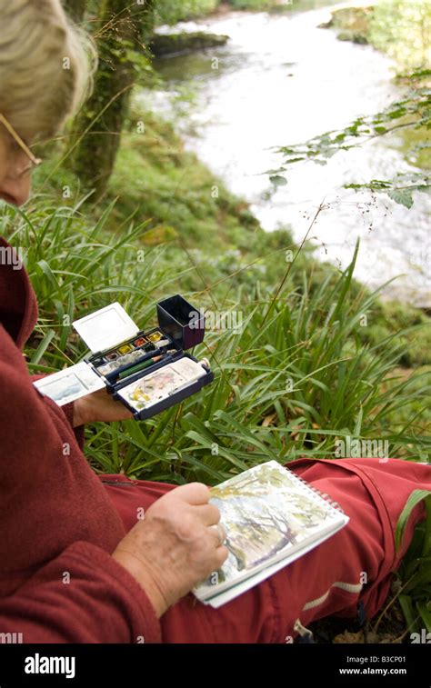 An artist painting a river scene Stock Photo - Alamy