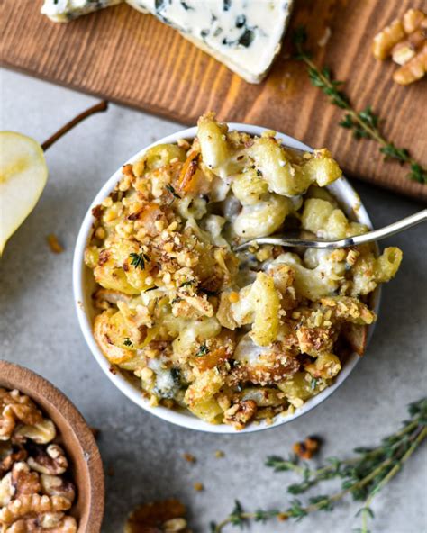 Pear and Roquefort Macaroni and Cheese - UncomplicatedChef