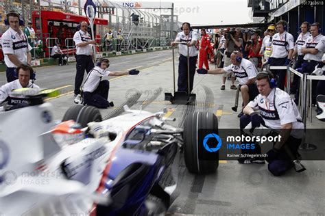 BMW Sauber pit crew practices pit stops with Robert Kubica, BMW Sauber F1.08. | Australian GP ...