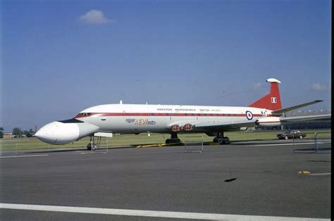 DH Comet XW626 used for trials of the Nimrod AEW3 radar...