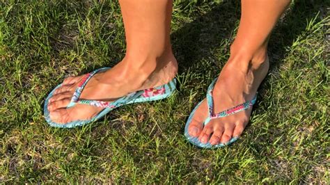 The Ten Best Flip Flops for Summer - MomTrends