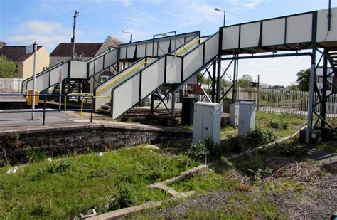 Whitland railway station footbridge © Jaggery cc-by-sa/2.0 :: Geograph ...