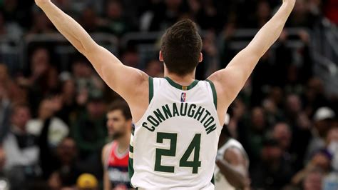 Pat Connaughton signs contract extension with Bucks through 2025-26