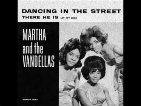 Martha Reeves & the Vandellas - Dancing in the Street (1964) - YouTube