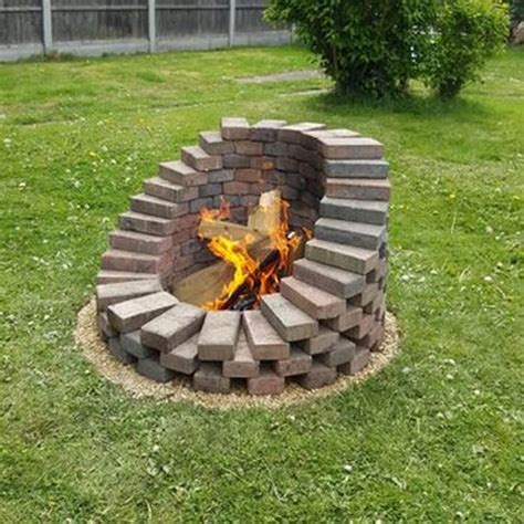 How to Construct a Cozy Brick Fire Pit - otimistic.com