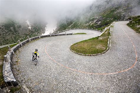 Gotthard Pass / Via Tremola: cobblestones and switchbacks in the heart of the Alps