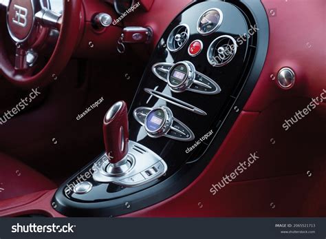 339 Bugatti interior: immagini, foto stock e grafica vettoriale | Shutterstock