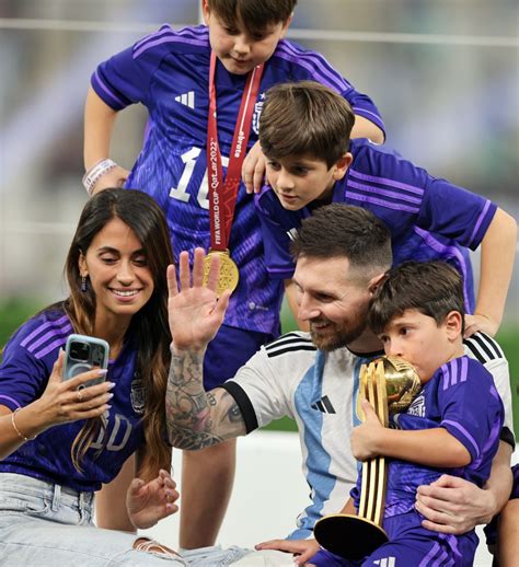 Lionel Messi Celebrates World Cup Victory with Family [Images] - Lens