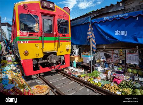 Maeklong Railway Market Stock Photo - Alamy