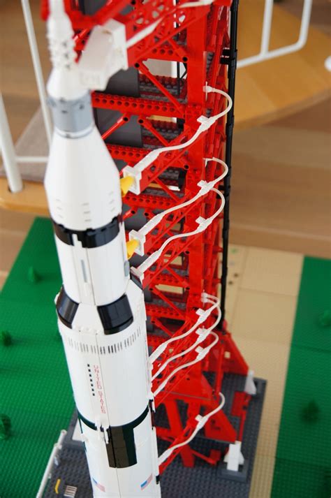 MOC NASA Saturn-V Launch Umbilical Tower | vlr.eng.br