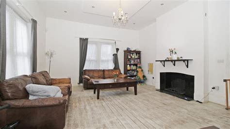 Burrage Road, London, SE18 3 bed semi-detached house - £725,000